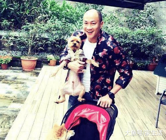 帶你參觀何潤東的豪宅，衣柜里衣服到處亂塞，平時難道都不收拾？