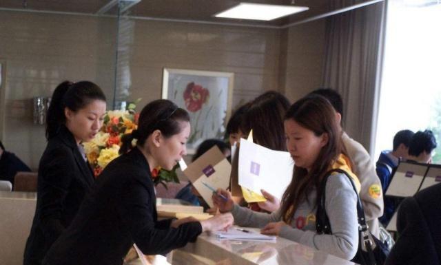 一个月工资多少钱，才能买得起60万的房子？低于这个数就放弃吧