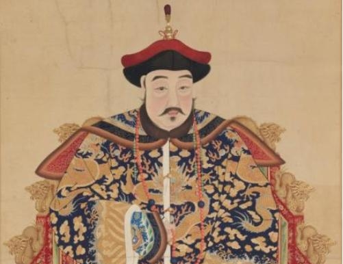 多铎从小聪明伶俐，努尔哈赤生前尤为宠爱这个幼子，多尔衮同母弟