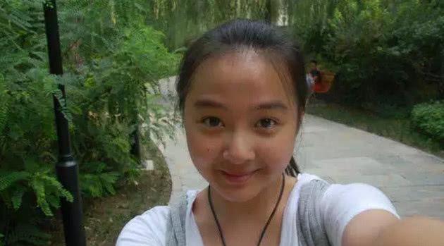 14岁初恋给了释小龙,被全网禁止整容,今27岁长成这样