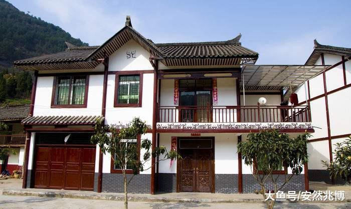 俗语“门前坟，房后水”，下半句是经典，可叹十人九不知