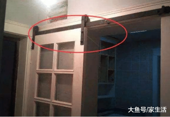 厨房装修不要设计推拉门了, 如今都潮流装这种门, 太聪明了