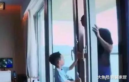 帶你參觀陳小春住的豪宅，裝修豪華又大氣，客廳的空間非常寬敞