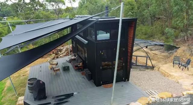 一对情侣在山上自建一栋20㎡小黑屋，两室一厅还带小院，羡煞旁人！