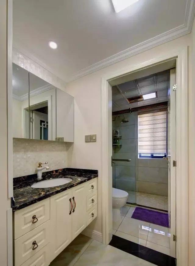 卫生间干湿分离这样装，非常漂亮，洗澡也方便！