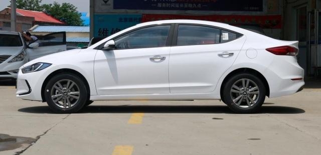 连思域都害怕的“撩妹王”，上市多年零骂声，懂车的人才了解它