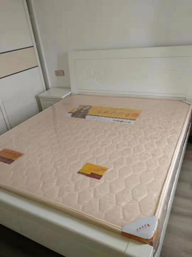 小姑子家的新房已装修好，卫生也打扫好了，就等入住了，借来晒晒