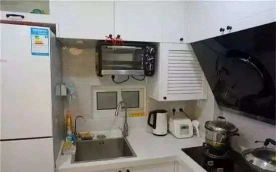 晒晒北京30平小窝，吃饭在鞋柜边，马桶横着用你试过？