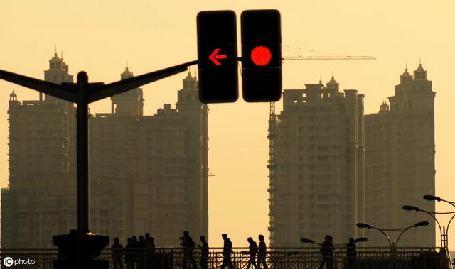 地价7年以来首次下跌，释放了什么楼市信号？