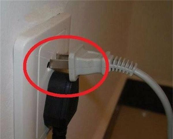 等我房子拆迁! 电线坚决不埋墙里, 学广州人这样弄, 天! 真是聪明