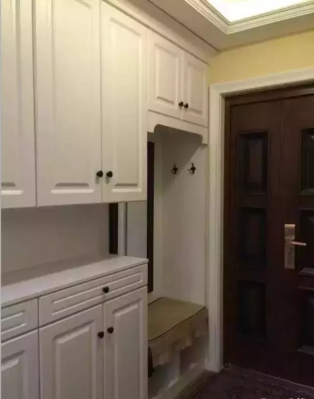 把玄关鞋柜做成入墙式，好看实用还不占地！