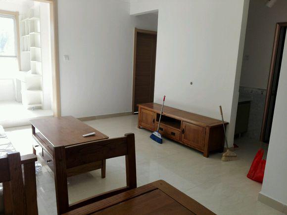 在乡下给父母买的养老房，虽然简单但是很实用，他们很满意！