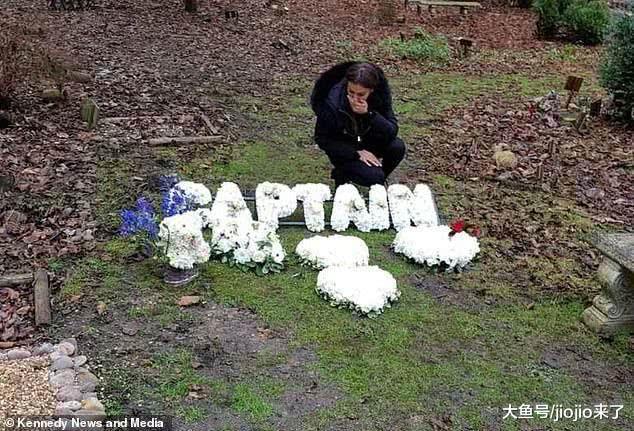 痛失爱犬的铲屎官花费近4万为狗狗举行盛大葬礼: 它是我的一切