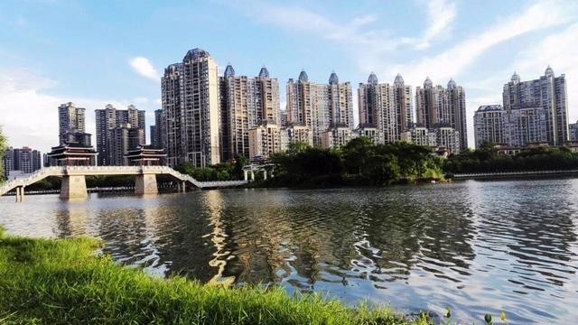 楼市陷入一种“怪象”，大降价卖房成“痴人说梦”，开发商心里苦