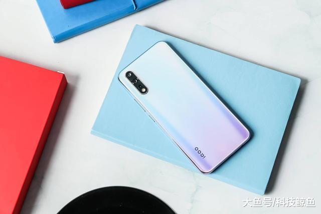 iQOO Neo 855版测评：中端手机市场闯入一头强悍内“芯”的野兽