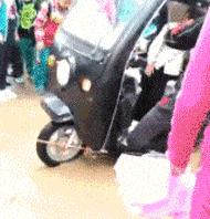 爆笑GIF图：姑娘，你这是要是能穿上我就服了，彻底服了