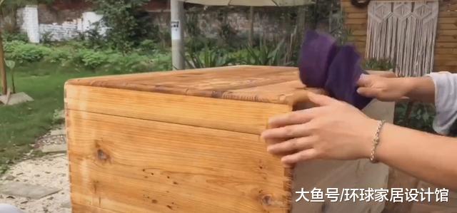 简单改改，80年代老箱子“容光焕发”，放客厅当茶几还不错又省钱