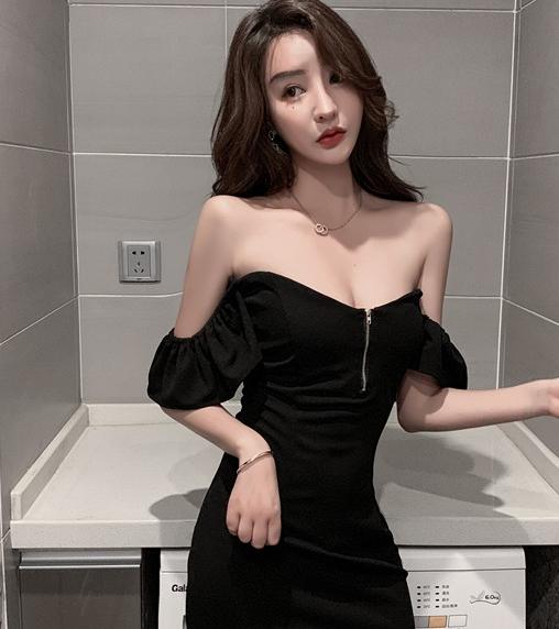 那英酷爱透视装，网友们表示辣眼睛，请别装嫩了！