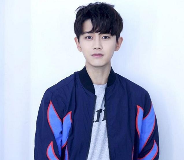 带你看看任嘉伦住的豪宅，装修布置很奢华，进门就被迷住了