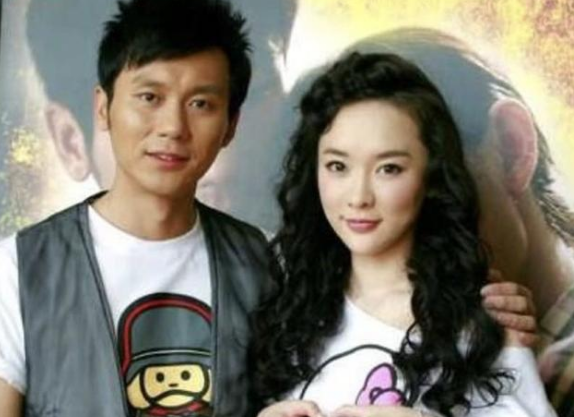 她放弃李晨，选择一见钟情小五岁的男友，心甘情愿从豪门嫁入平民