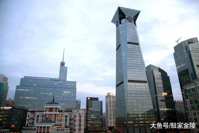 刚说深圳有望成为世界中心，写字楼租金的下降是否是在打专家的脸