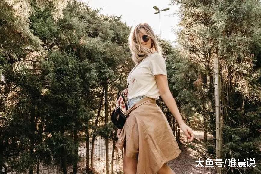 “你把婚前那套房卖了咱们再领证”“房子不卖，直接分手吧”