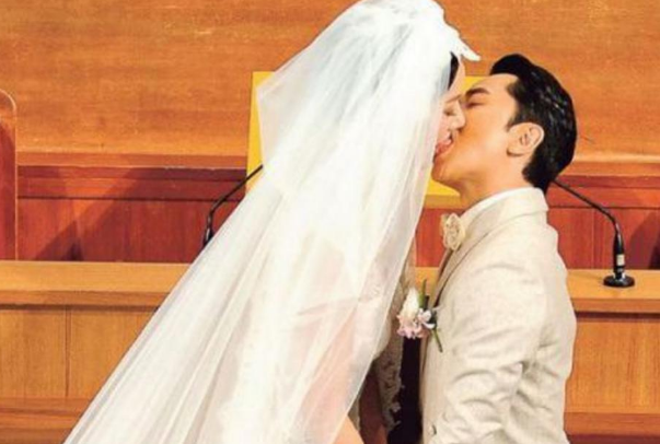 明星的“婚礼吻”：王祖蓝生猛，贾乃亮吻脚，第四位我可以笑1年