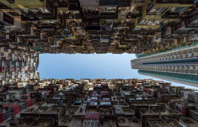 为什么香港的房子连明星都不一定买得起，香港房价到底有多高呢？