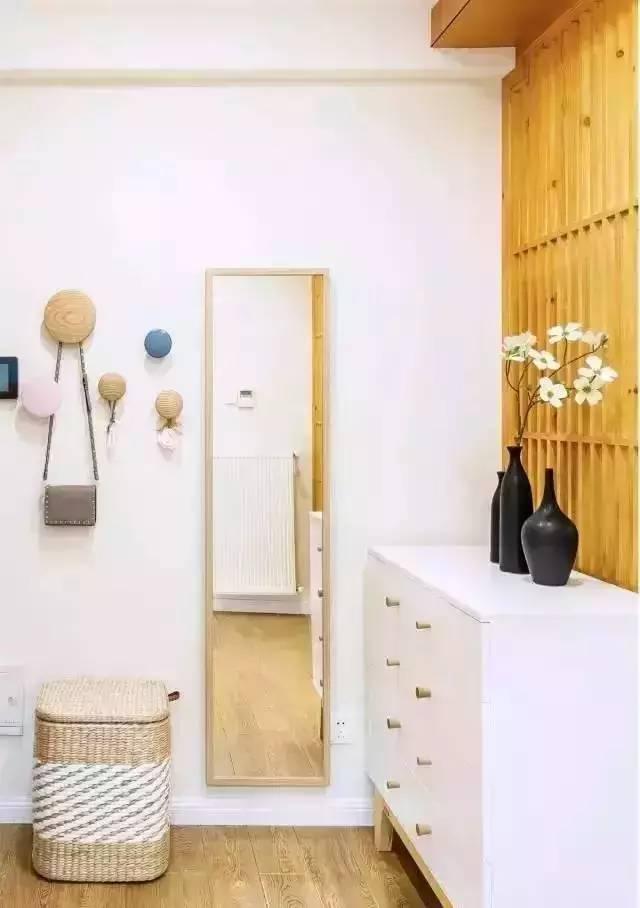 90平原木风新中式，木格栅栏让居室更富有中式休闲情调！