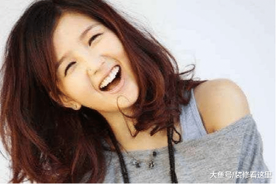 何洁如今所住的房子，房子虽然没有以前的大，但是很生活很温馨