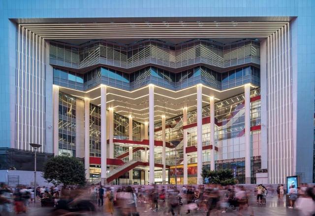 购物中心没有够吸睛的外立面，怎么成为整条街“最靓的仔”？