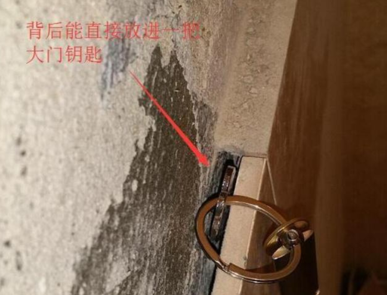 起初给瓷砖点黑点，只是为了提醒师傅，可他看到却说不做了