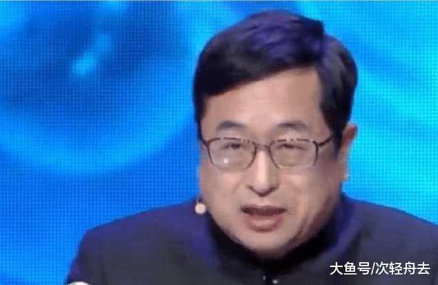 男子在地里挖出“玉腰带”，专家要求上交，三个字噎住专家