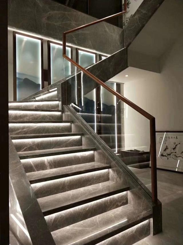 别用老式灯带装修了，越来越多人用这种新式灯带，效果漂亮又高档