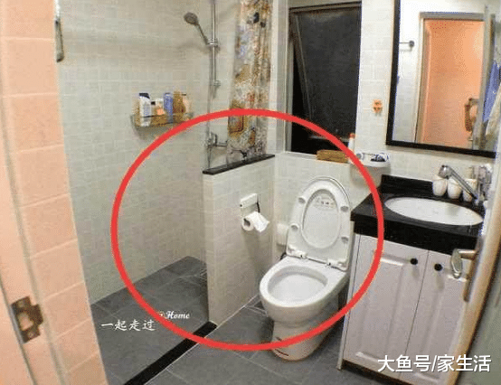 越来越多人卫生间不装淋浴房了，花个几千块，还不如这样设计