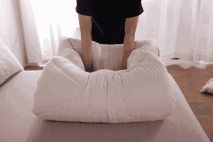 被子太多衣柜塞不下？别慌！几种被子不同收纳方法