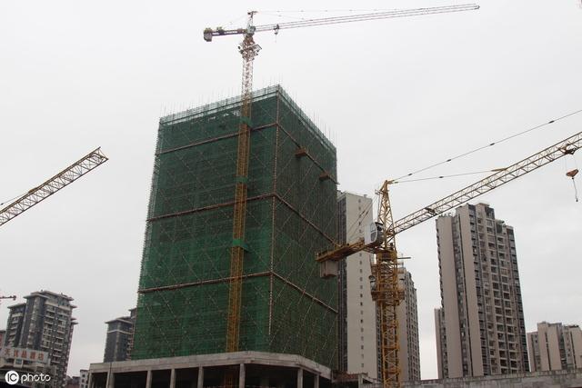 楼市将迎来一次“洗牌潮”，开发商融资难，或将“卖身”保命？