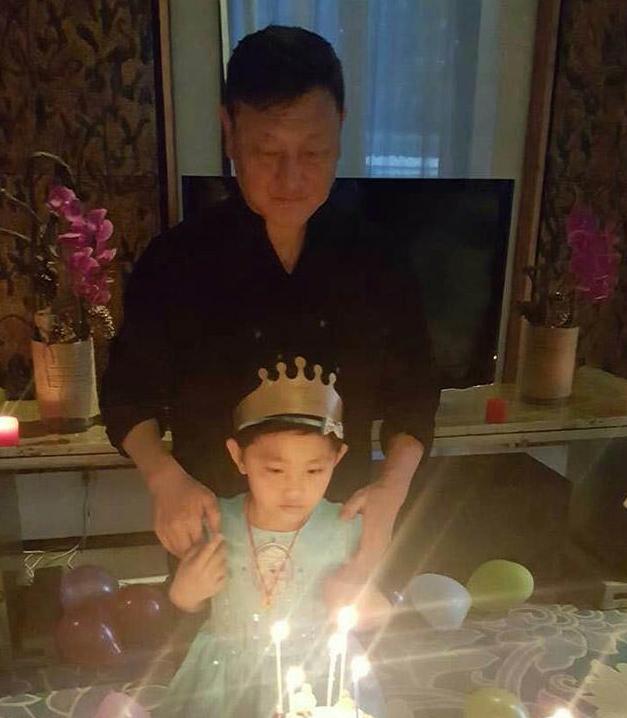 带你看看韩磊住的豪宅，三代同堂生活依然很融洽，平时很宠孙女