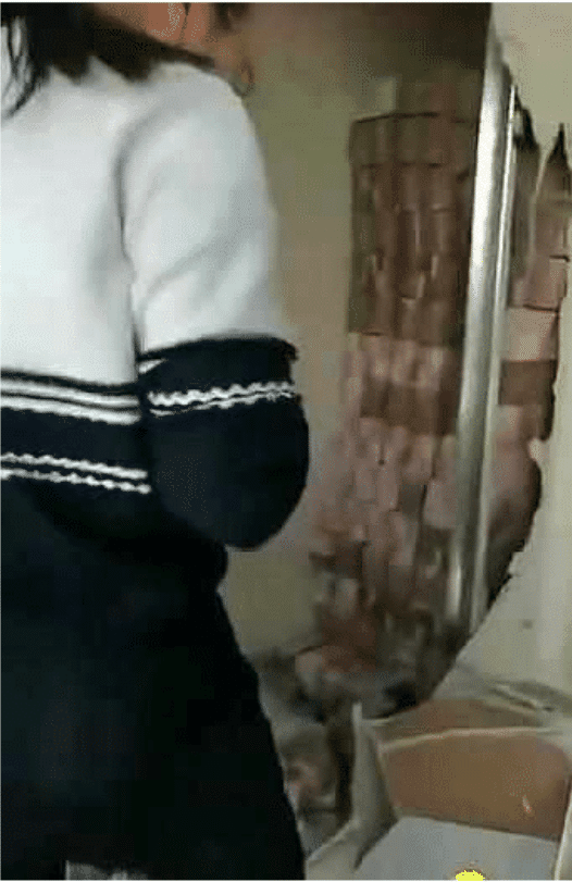 女子买间二手房，却在墙里抠出1.4亿现金！网友：人民的名义现实版