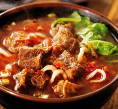 房东眼红租客生意红火，一口气涨9倍租金，一年后肠子都悔青了