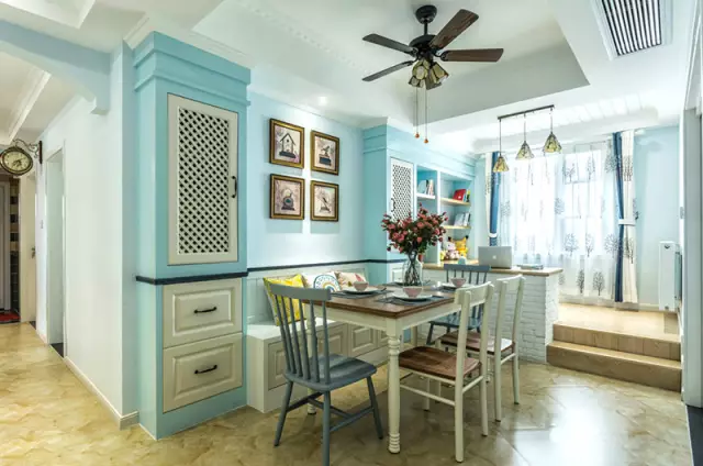 124平的现代美式风三居室，清新的色调带来舒适感