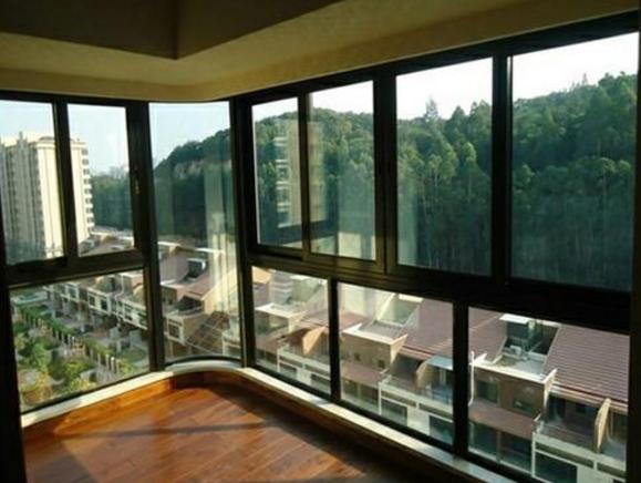 为什么阳台最好不要装落地窗？别看它采光又大气，其实缺点还不少