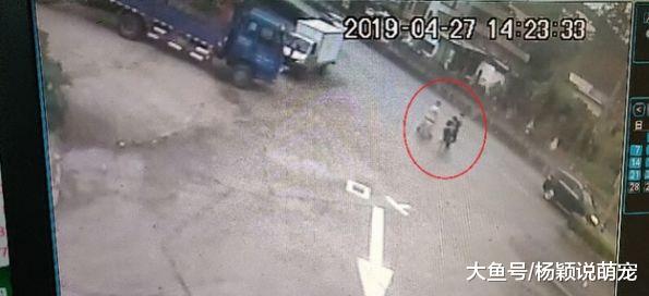 包租婆去收租，遭三名年轻男子强行控制，最终双腿发软的走出门口，慌忙报警