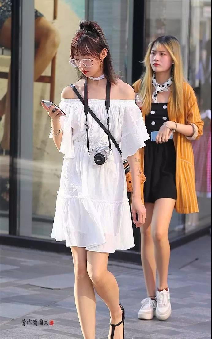 长发女神走心的吊带配短裤, 曼妙身姿很是惊艳!