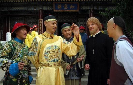 大清有一几万人群体, 整天系着黄腰带, 杀人不用偿命, 官府管不了