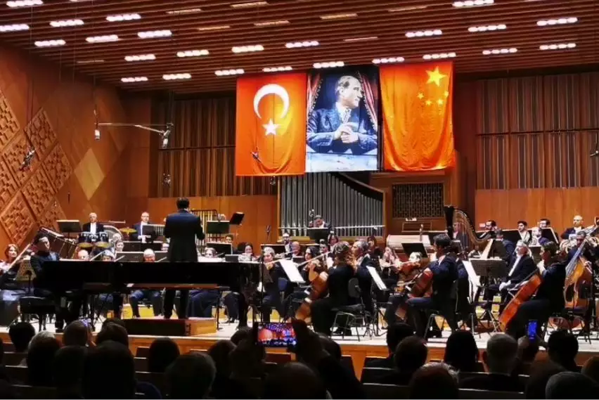 土中举办友好音乐会，共同庆祝新中国成立70周年