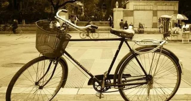 八十年代“风靡全国”的凤凰牌单车，相当于现在的多少钱？