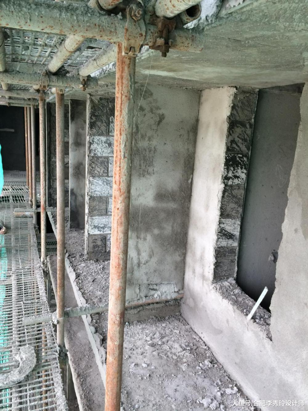 飘窗石刚装完就漏水, 项目经理: 这2方面不注意, 后期不出问题才怪!