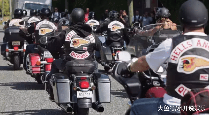 送餐小哥把车停在美国知名黑帮总部前，招来一顿暴打