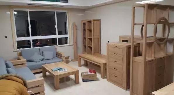 公公自己做的實木家具，這下就算懷孕也可以安心入住了！